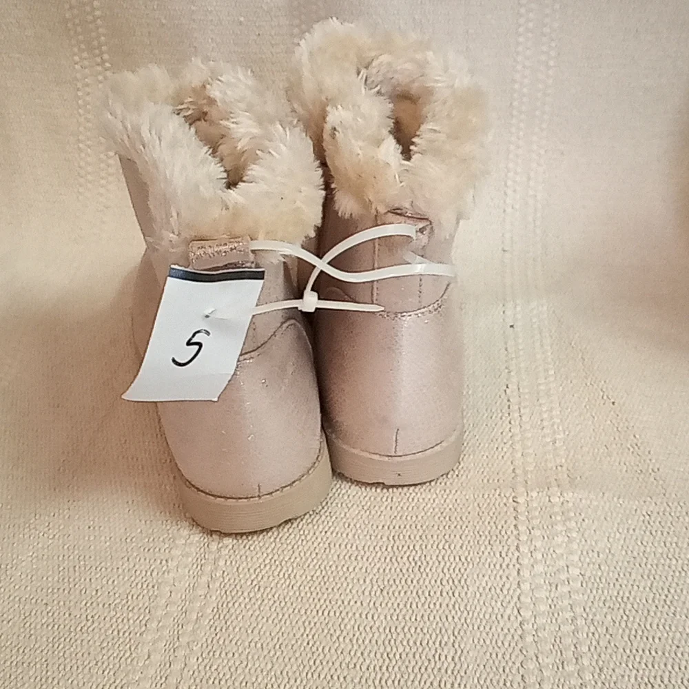 Nwot side zip light pink metallic snake skin booties